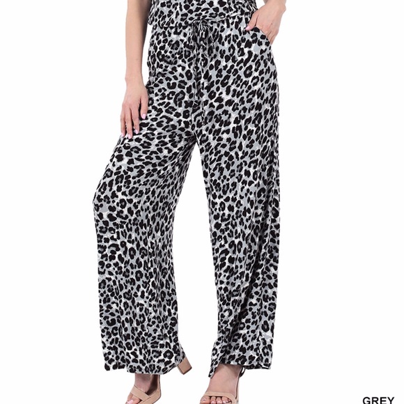 Full length pant romper with leopard print comfy! - Picture 2 of 2